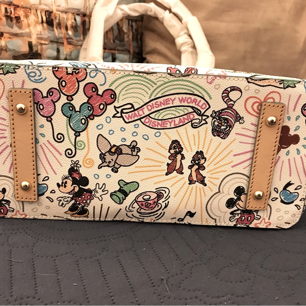 D&B Disney Sketch Shopper Tote NWT!! 🥰 - Picture 5 of 6